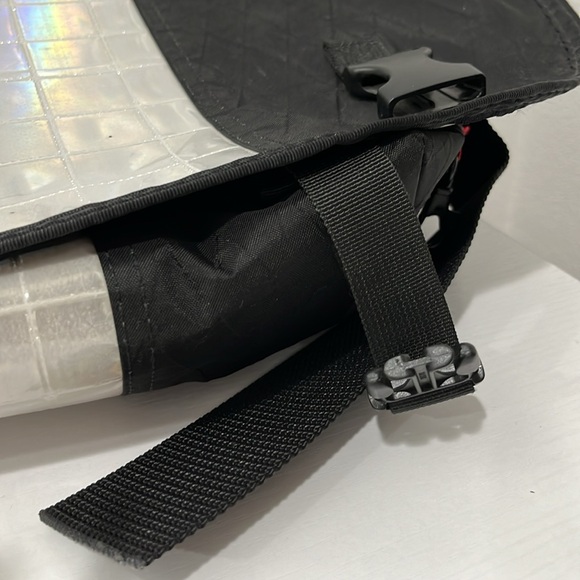 Timbuk2 | Travel Messenger Bag | Reflector - Picture 6 of 6